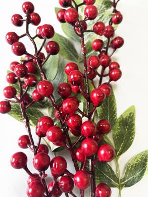 Ветка Брусники декоративная искусственная с листьями и красными ягодами Н60 см