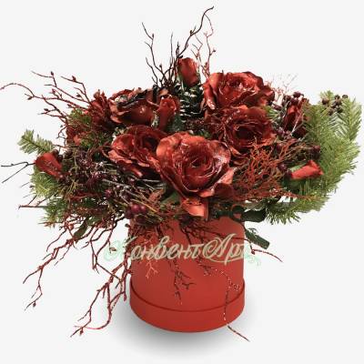 Композиция новогодняя «Заснеженные розы» в красной подарочной коробке