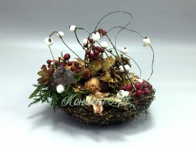 «Гнездышко с грушами в сахаре» композиция из искусственных цветов