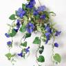 Искусственные цветы голубой петунии в подвесном плетеном кашпо 